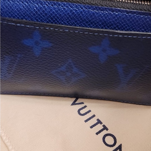 Louis Vuitton Blue Coin Card Holder - Picture 9 of 15